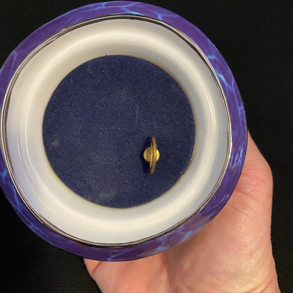 Christian Riese Lassen Porcelain Music Box.Dolphin Majesty.  Dated 2002 - Picture 5 of 8